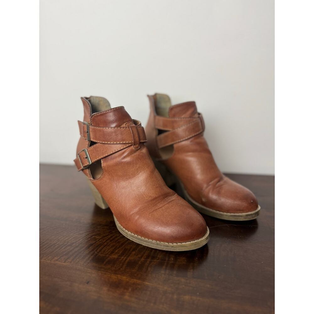Maurice’s Women’s Western Boot Heel, Light Brown Size 8